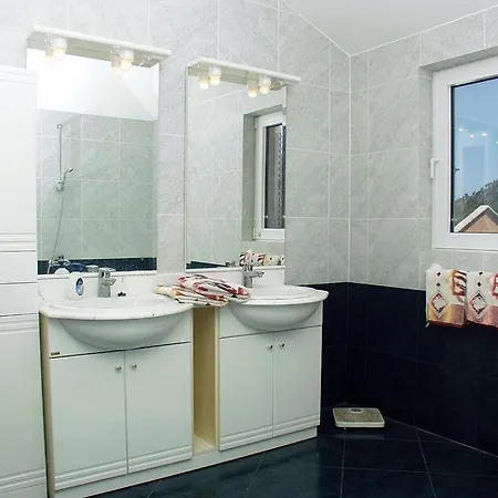 Apartman With A Parking Space Hvar - 4637